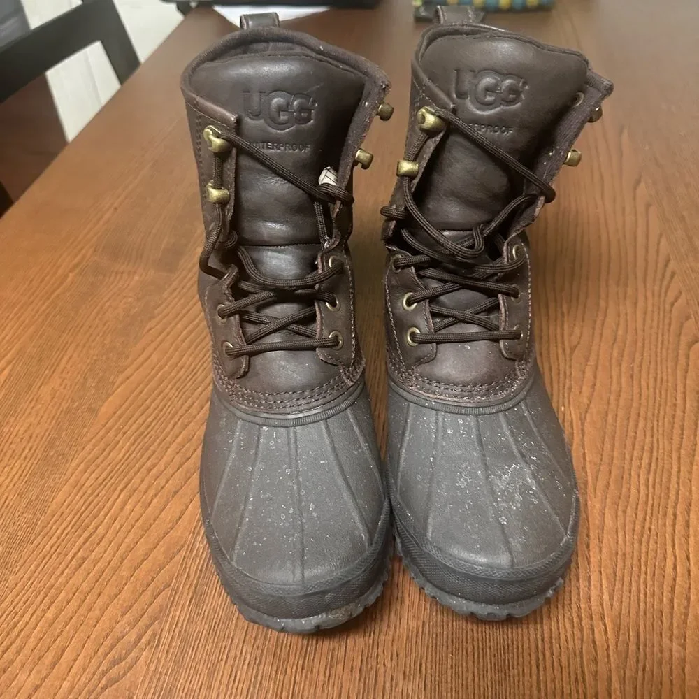UGG duck 🦆 boot sz 10